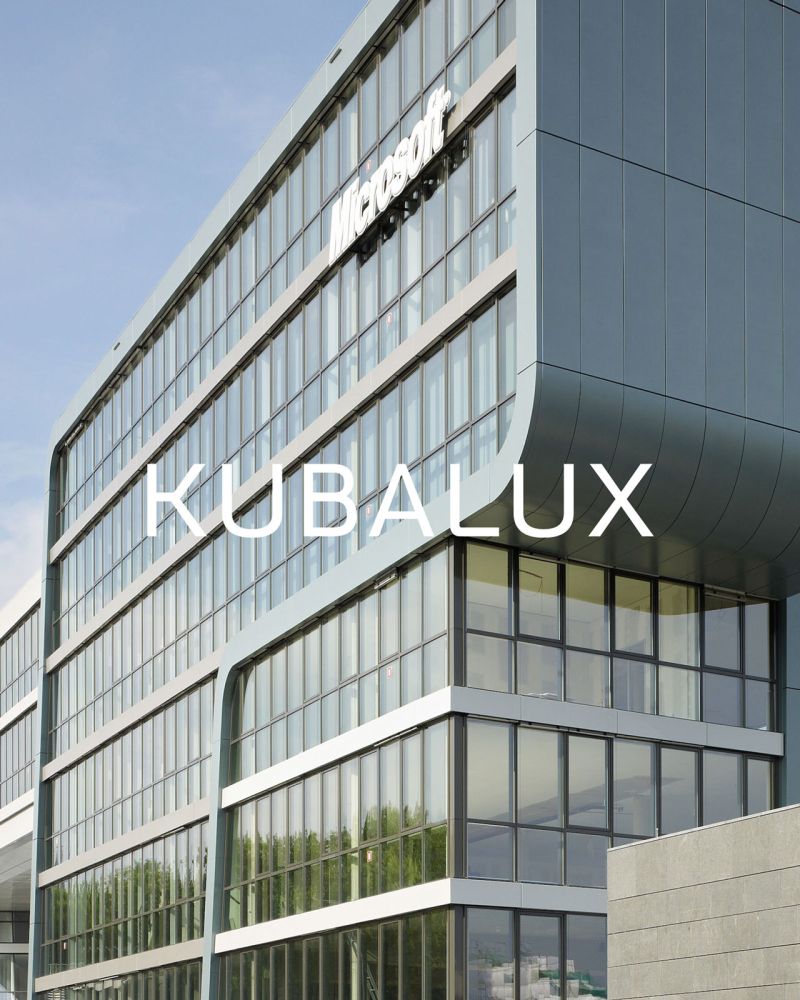 Kubalux Logo vor Microsoft Gebäude im Rheinauhafen in Köln, Architektur Kubalux Logo vor Microsoft Gebäude im Rheinauhafen in Köln, Architektur