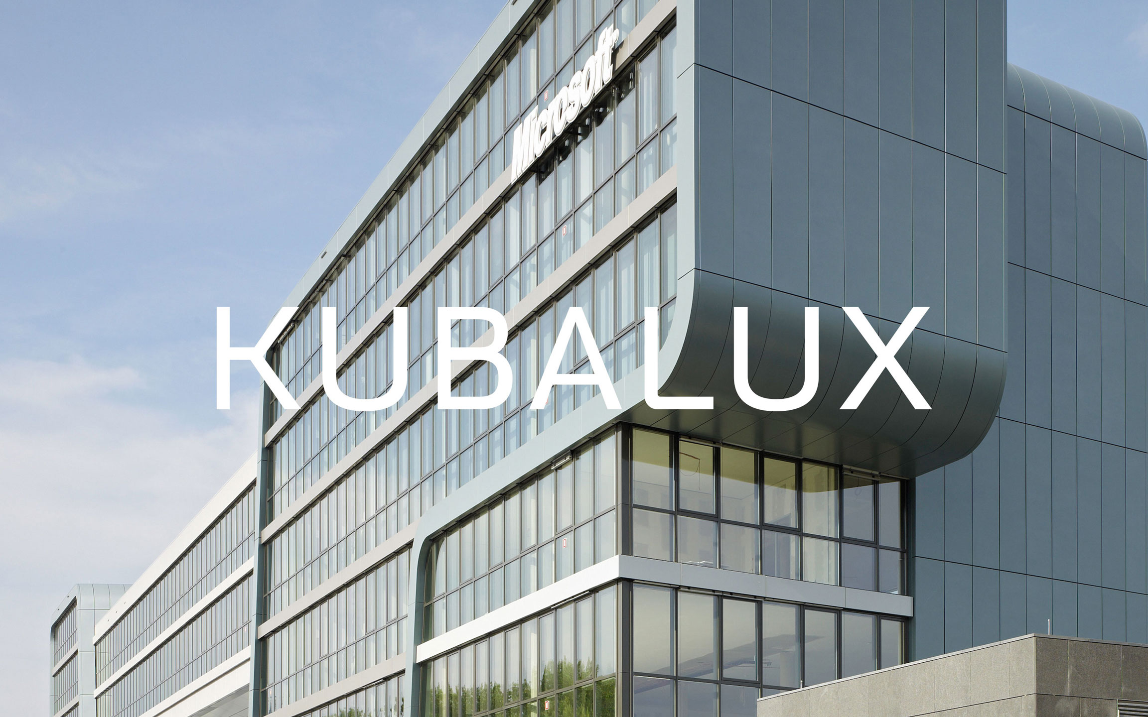 Kubalux Logo vor Microsoft Gebäude im Rheinauhafen in Köln, Architektur Kubalux Logo vor Microsoft Gebäude im Rheinauhafen in Köln, Architektur